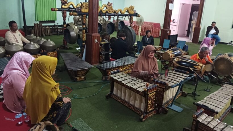 Seni Karawitan "Rukun Budoyo", binaan Paguyuban Warga Jawa Timur Kota Bontang